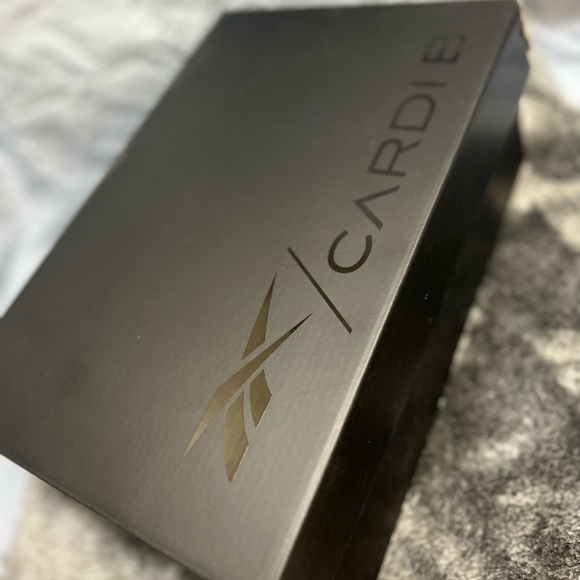 Cardi B x Reebok Club C V2, Size 7 Women's, Vital Blue, NWT - Picture 6 of 7